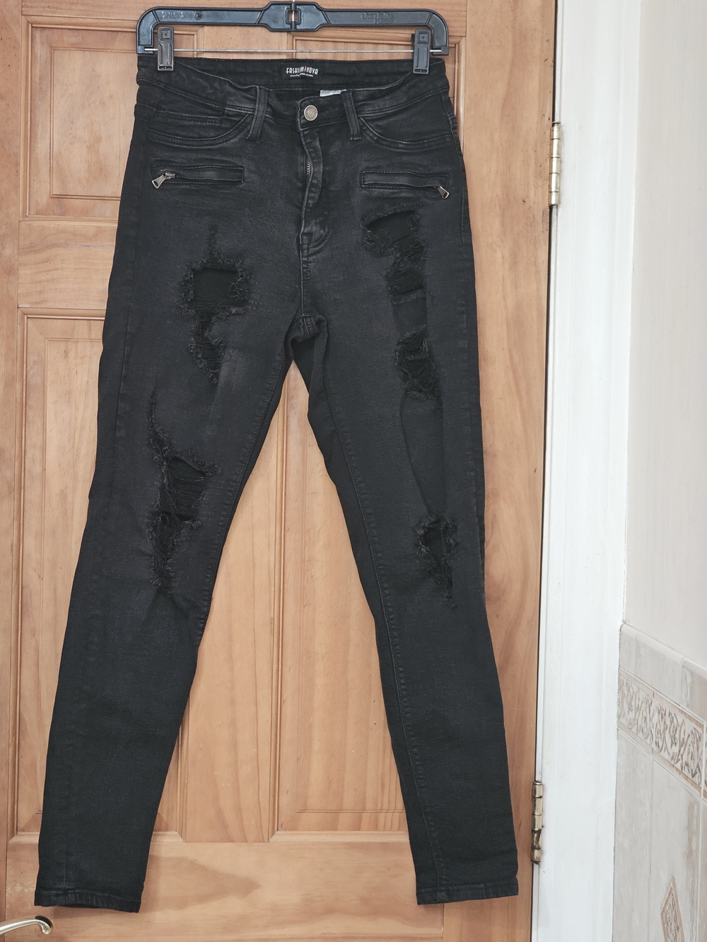 Fashion Nova Black Distressed Skinny Jeans with Zip Pocket Detail Women’s Denim